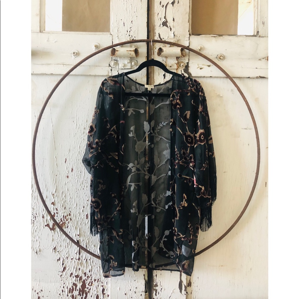 Black and velvet flower kimono